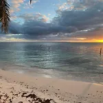 Beautiful Apartment In Cancun Beach Front Ocean View