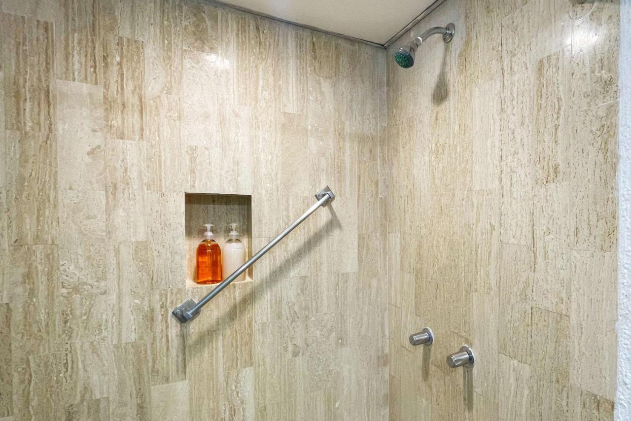 Renovated In At The Zone Apartamento