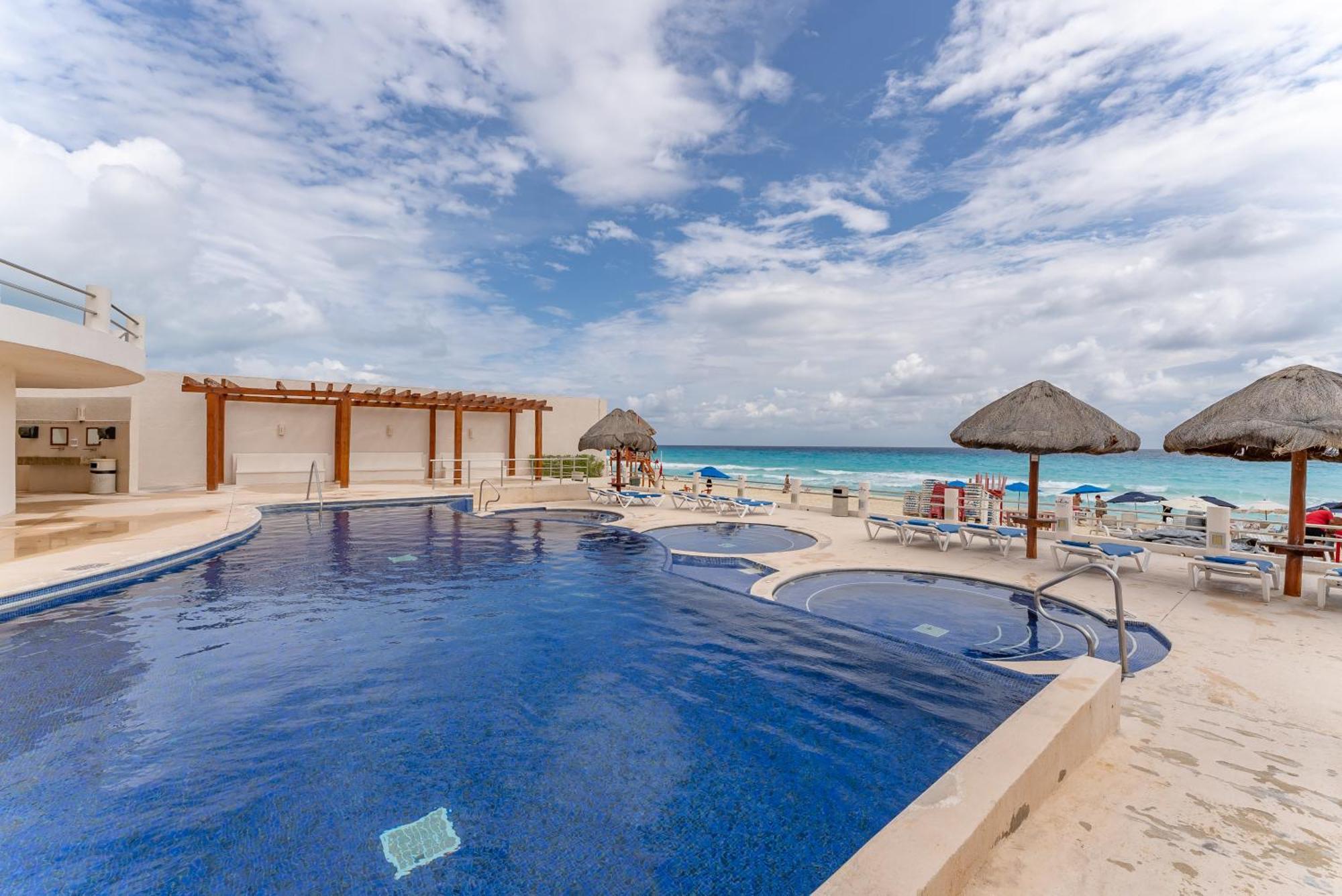 Beachfront In Zone Apartment