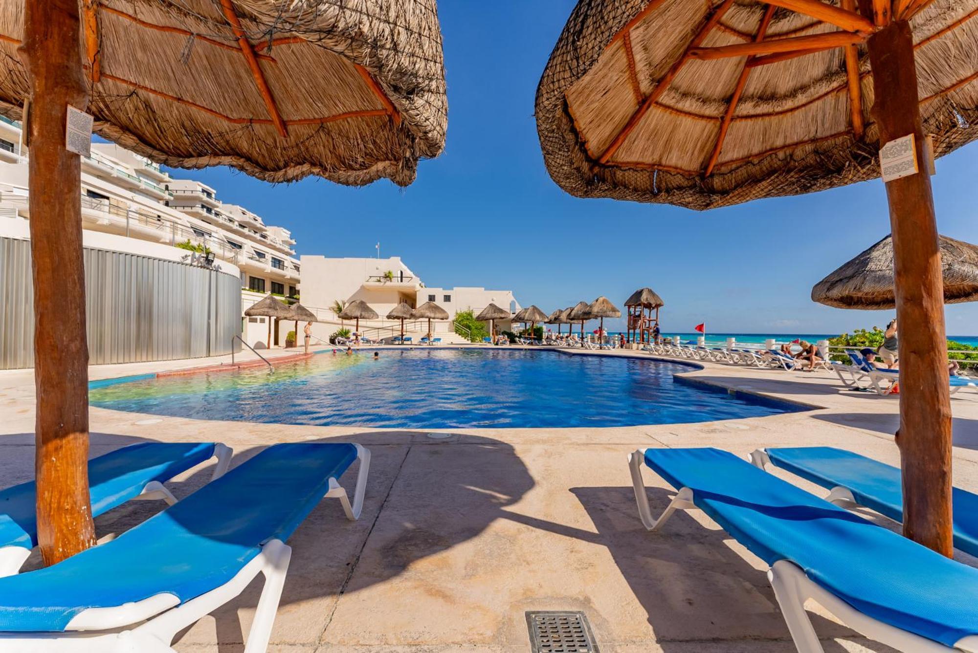 Beachfront In Zone Apartment