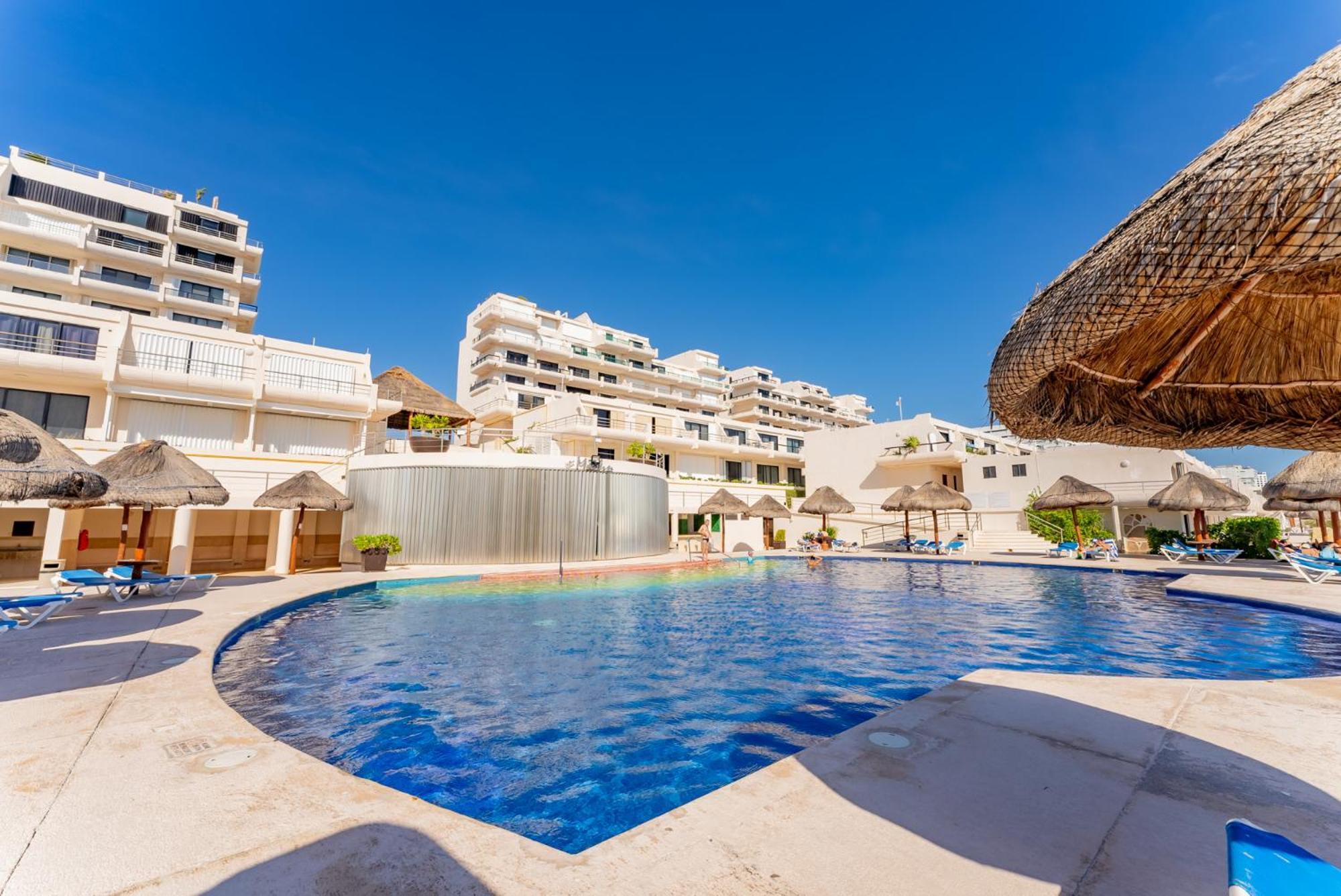 Beachfront In Zone Apartment Cancun