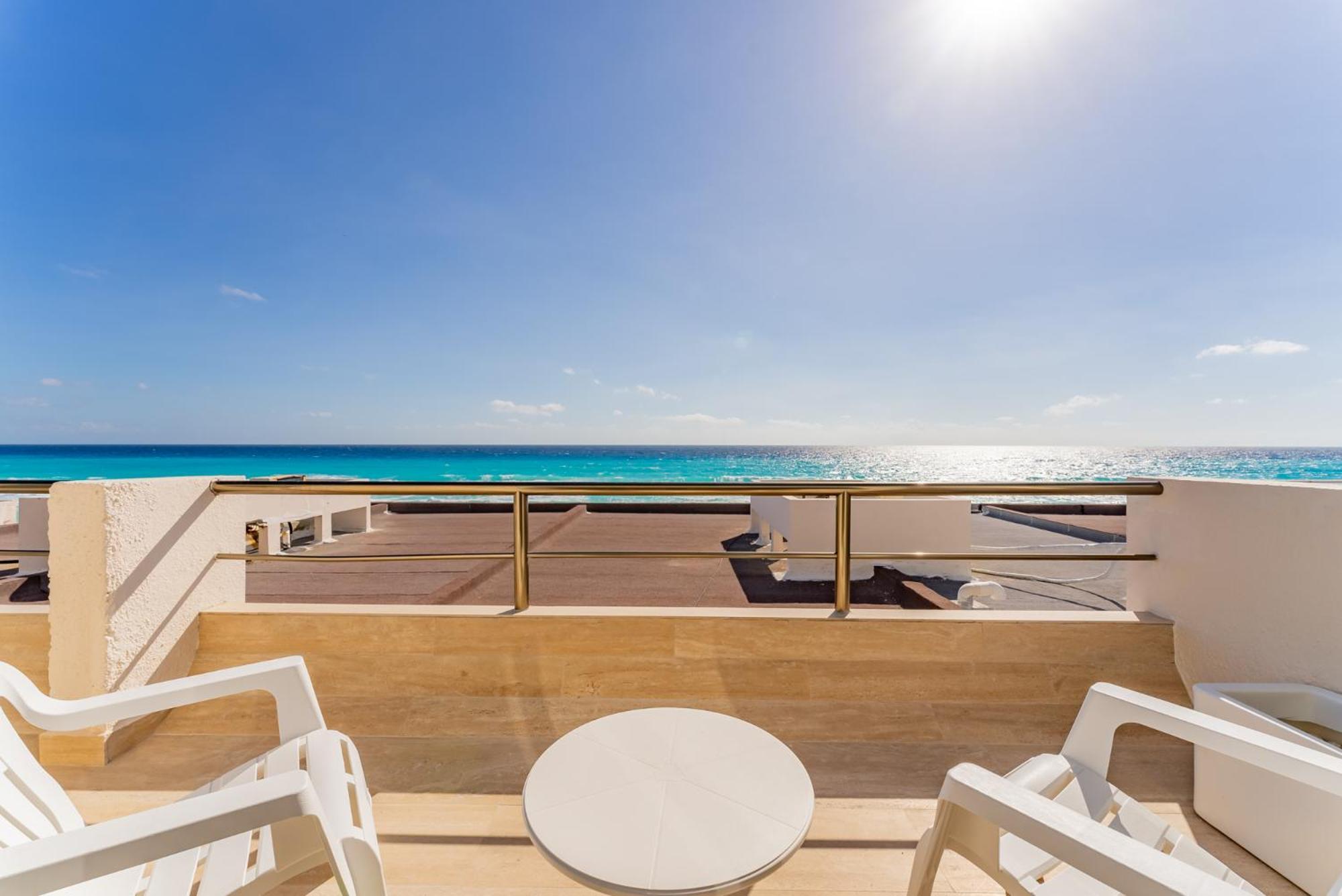Beachfront In Zone * Cancun