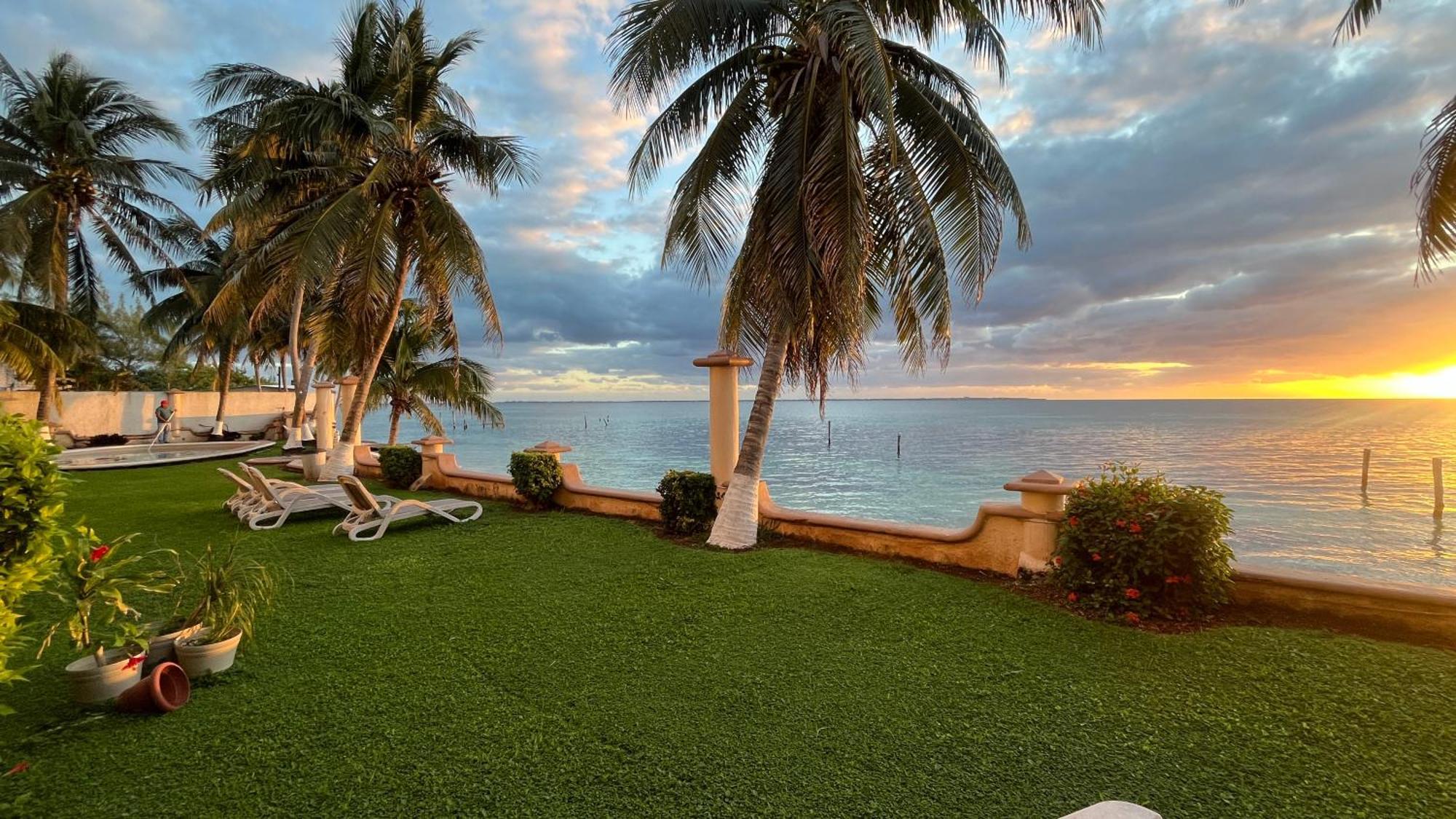 Beautiful In Front Ocean View Apartment