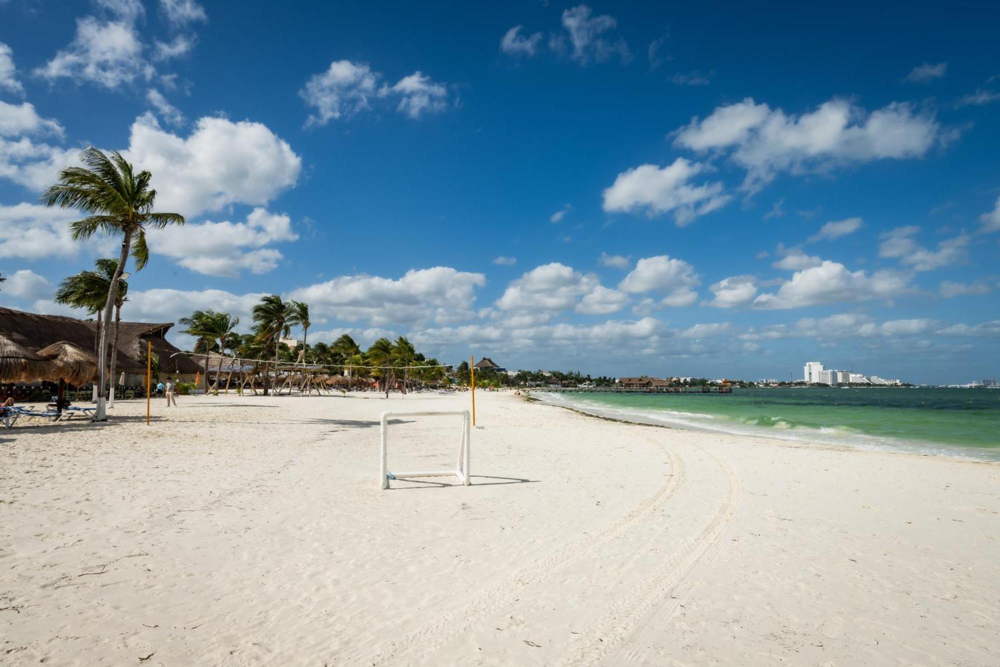Oceanfront In Complex Cancun