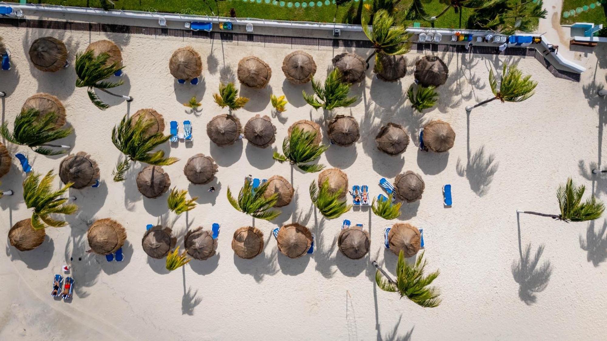 Oceanfront In Complex Cancun