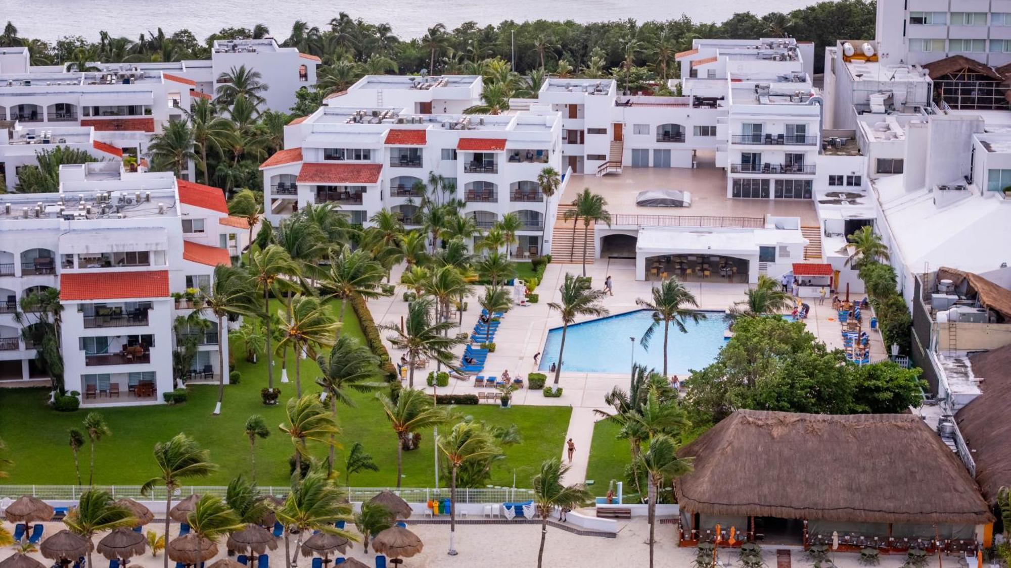 Oceanfront In Complex Aparthotel