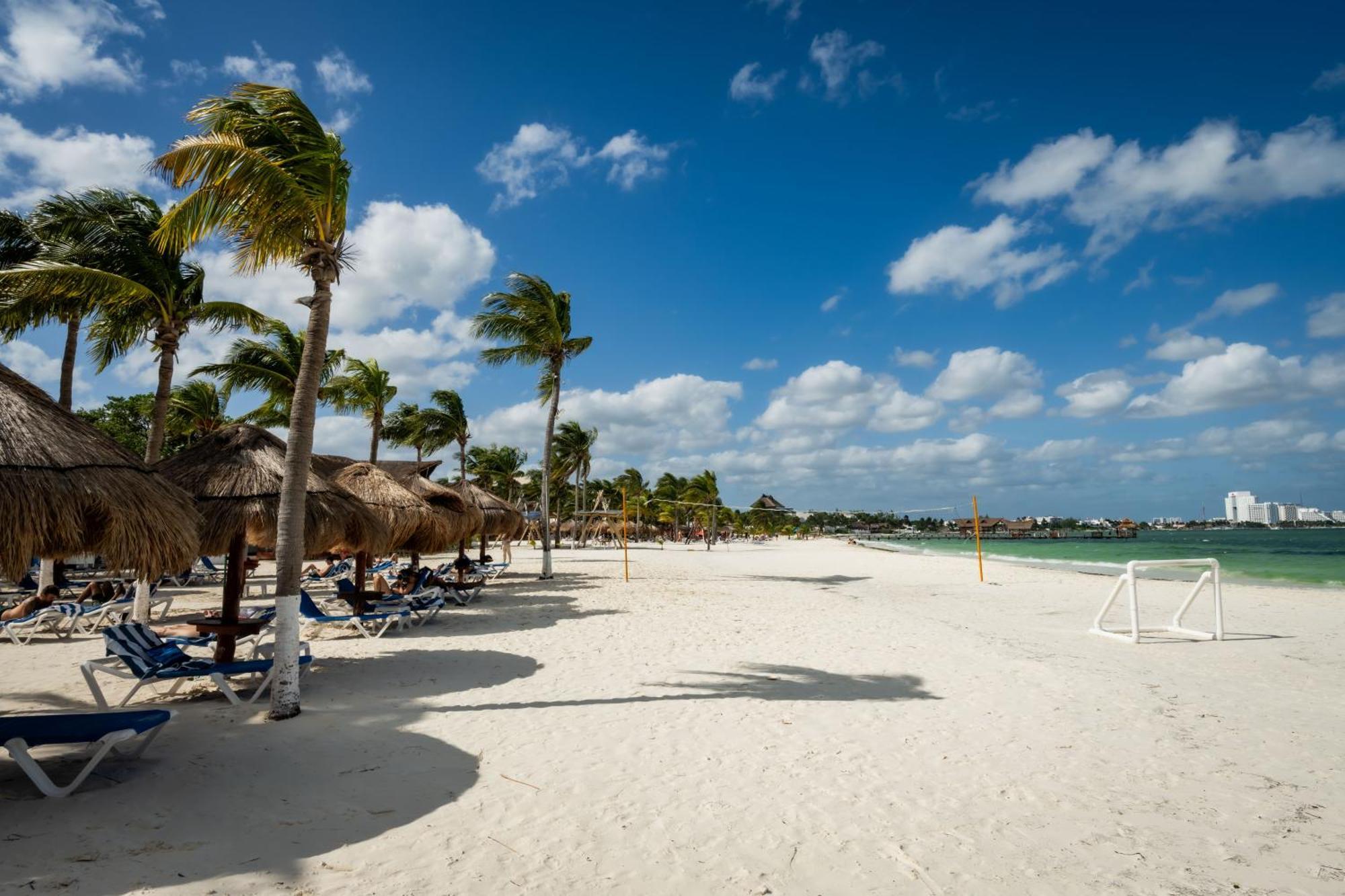 Aparthotel Oceanfront In Complex *