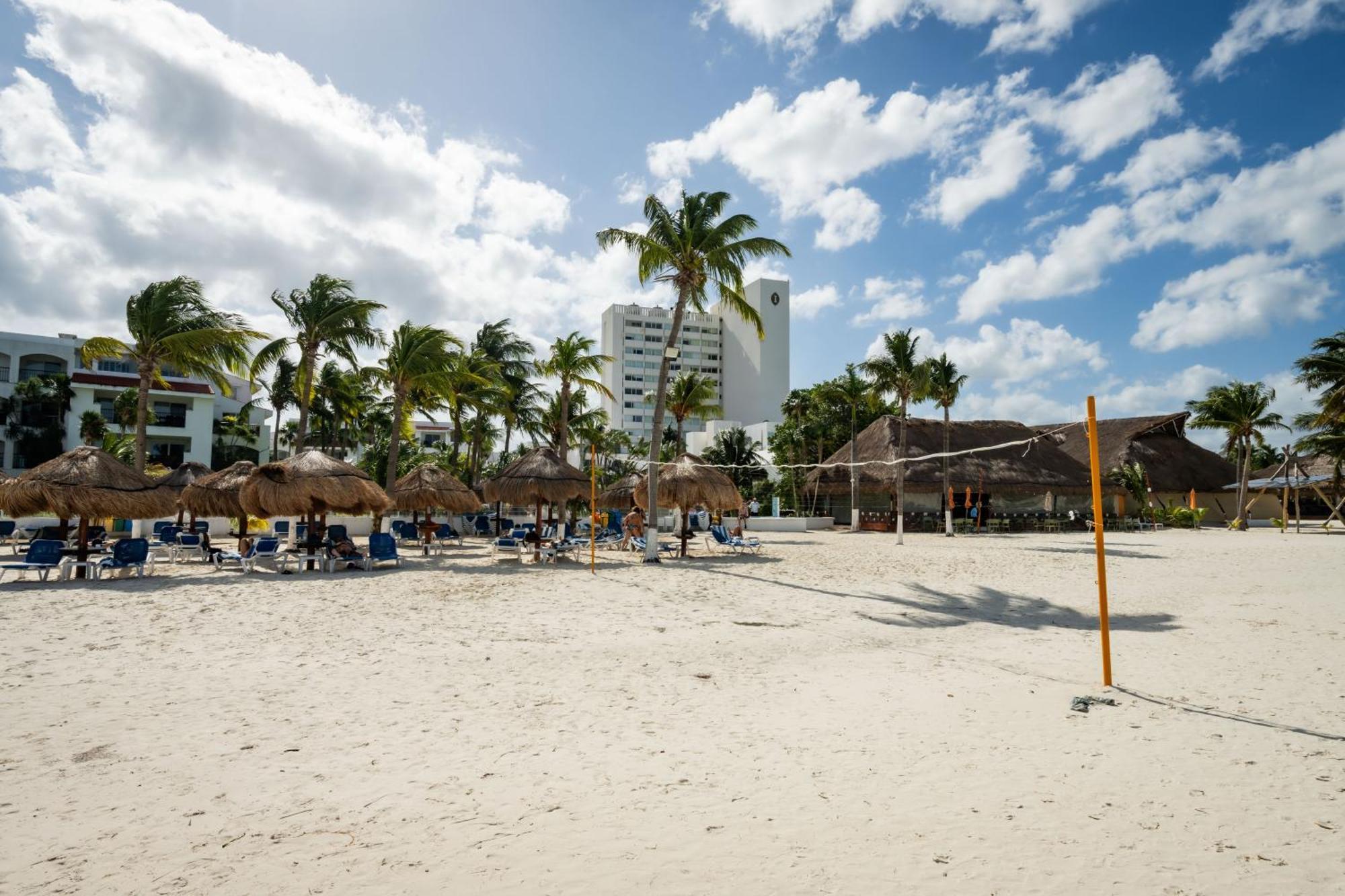 Oceanfront In Complex Cancun
