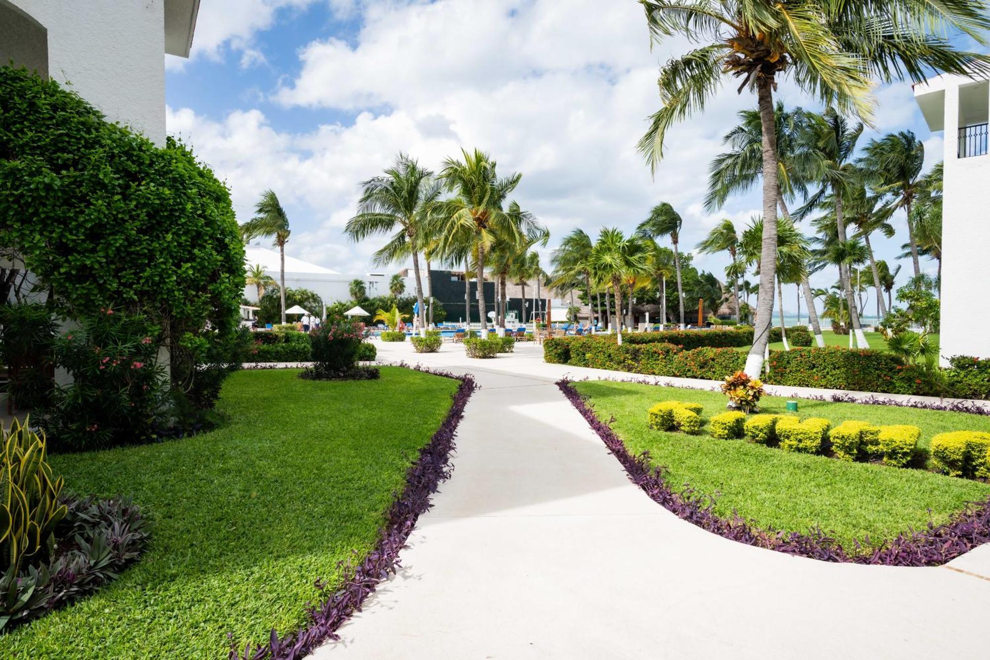 Oceanfront In Complex Cancun