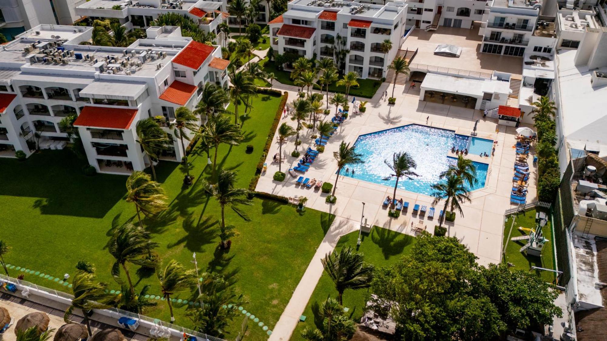 Oceanfront In Complex * Cancun