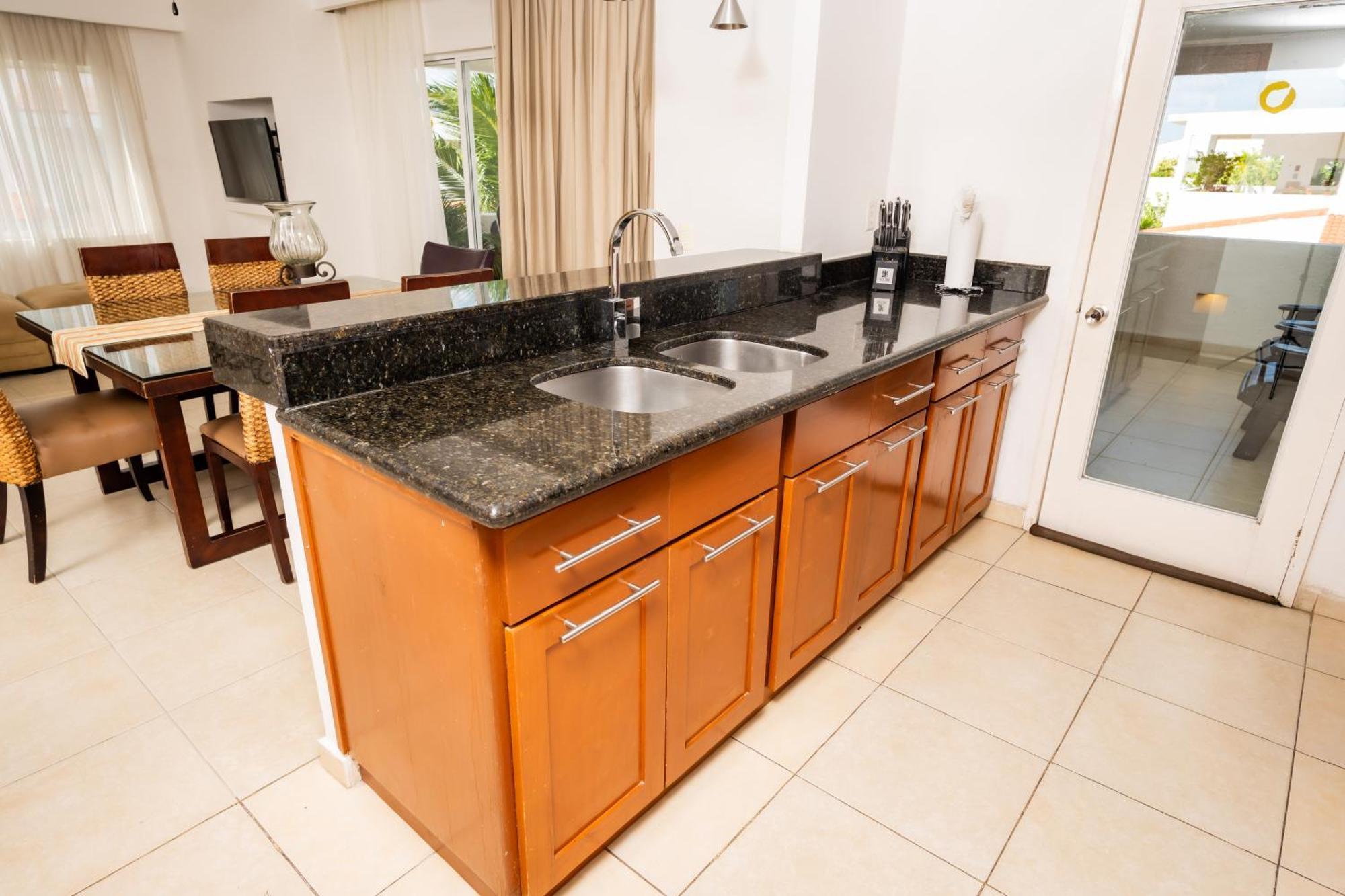 Oceanfront In Complex * Cancun