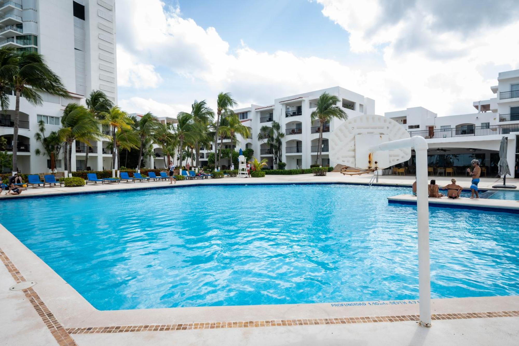 Oceanfront In Complex Aparthotel