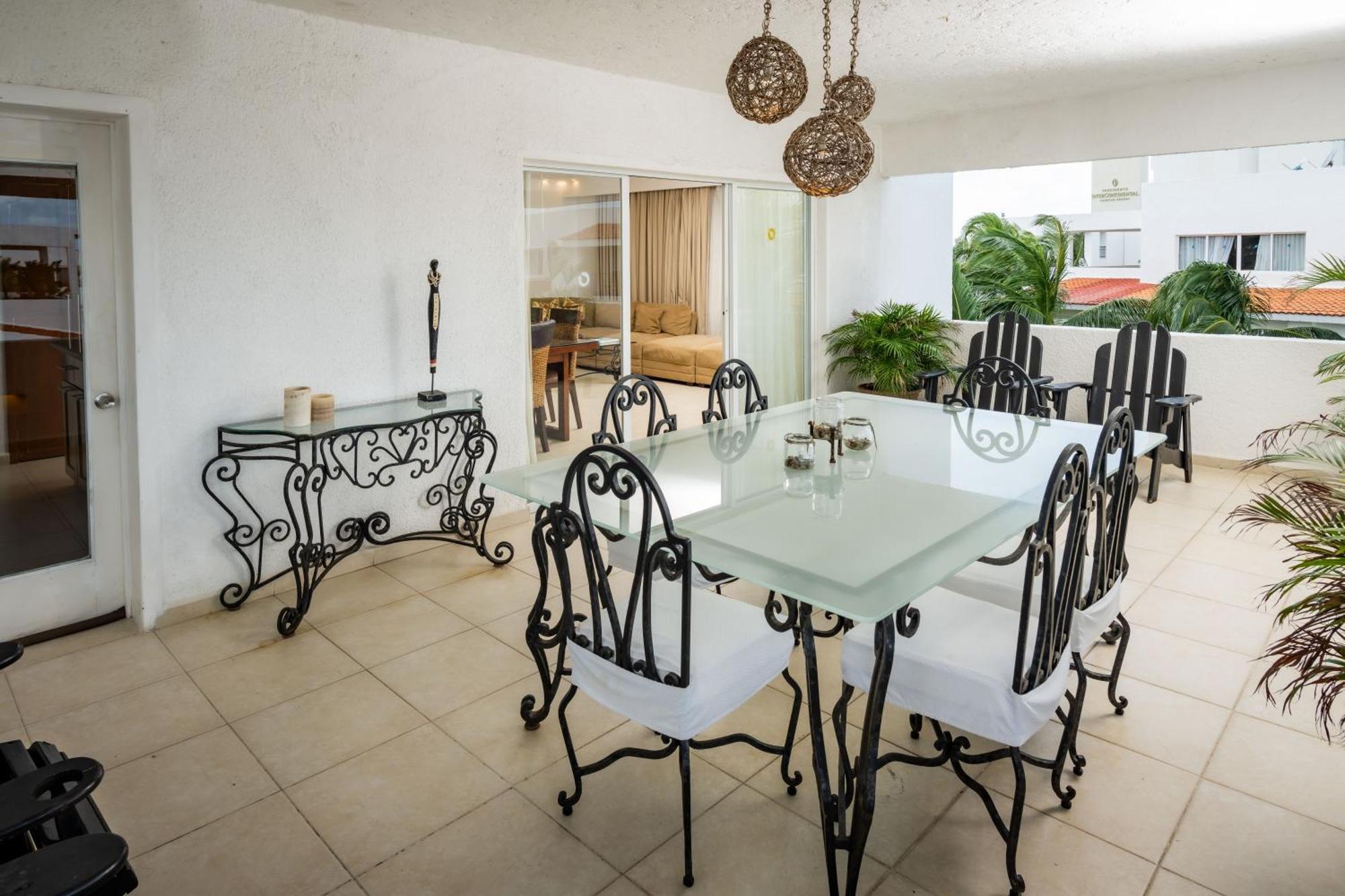 Oceanfront In Complex Aparthotel Cancun