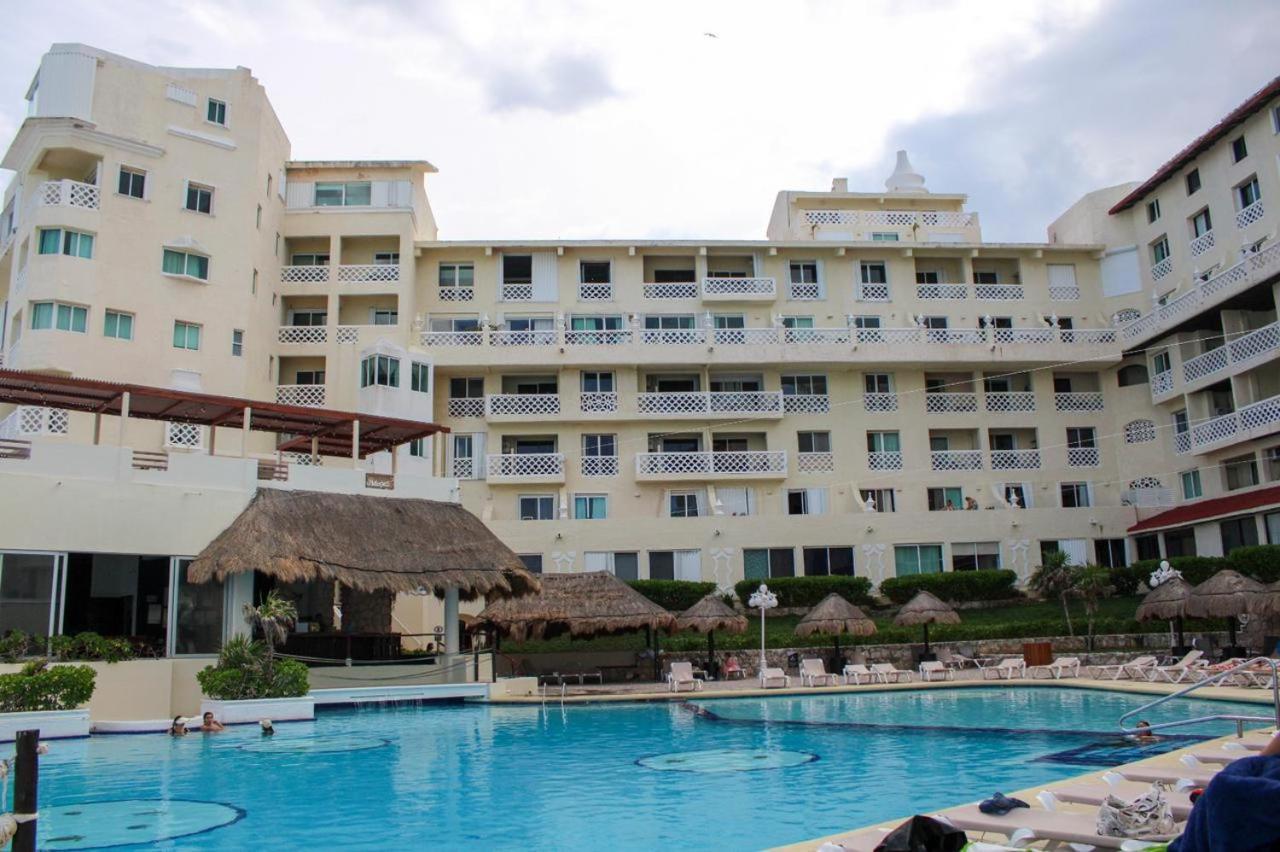 Delfines, Frente Al Mar Apartment Cancun