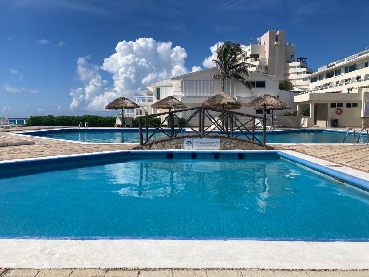 Oceanfront, Entire Apartment Cancun