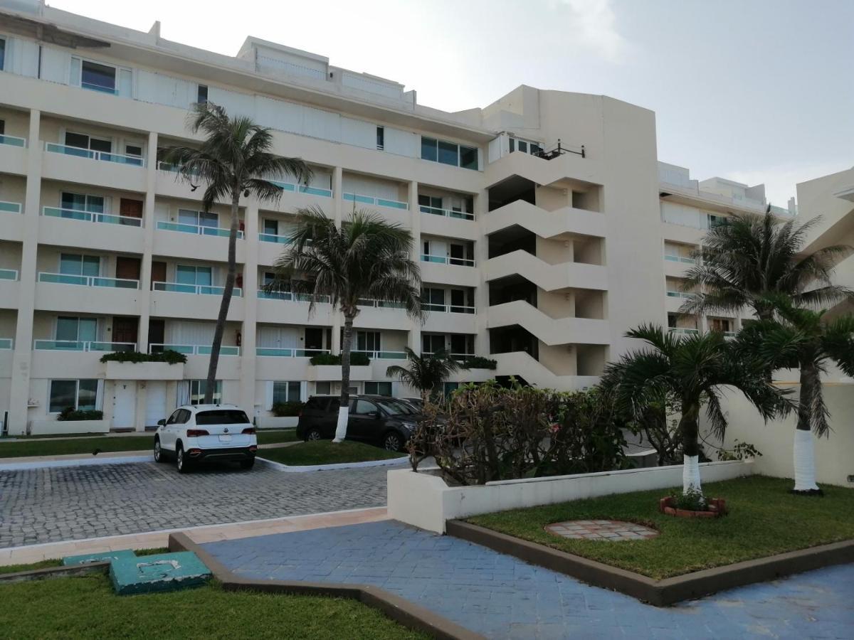Brisas Beachfront In Zone Apartment Cancun
