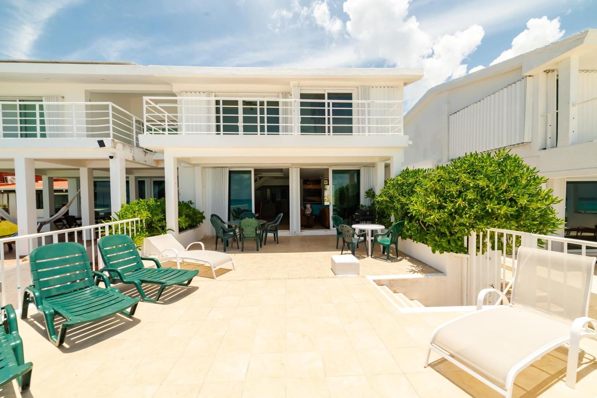Brisas Shore - Heated Private Pool Apartment *