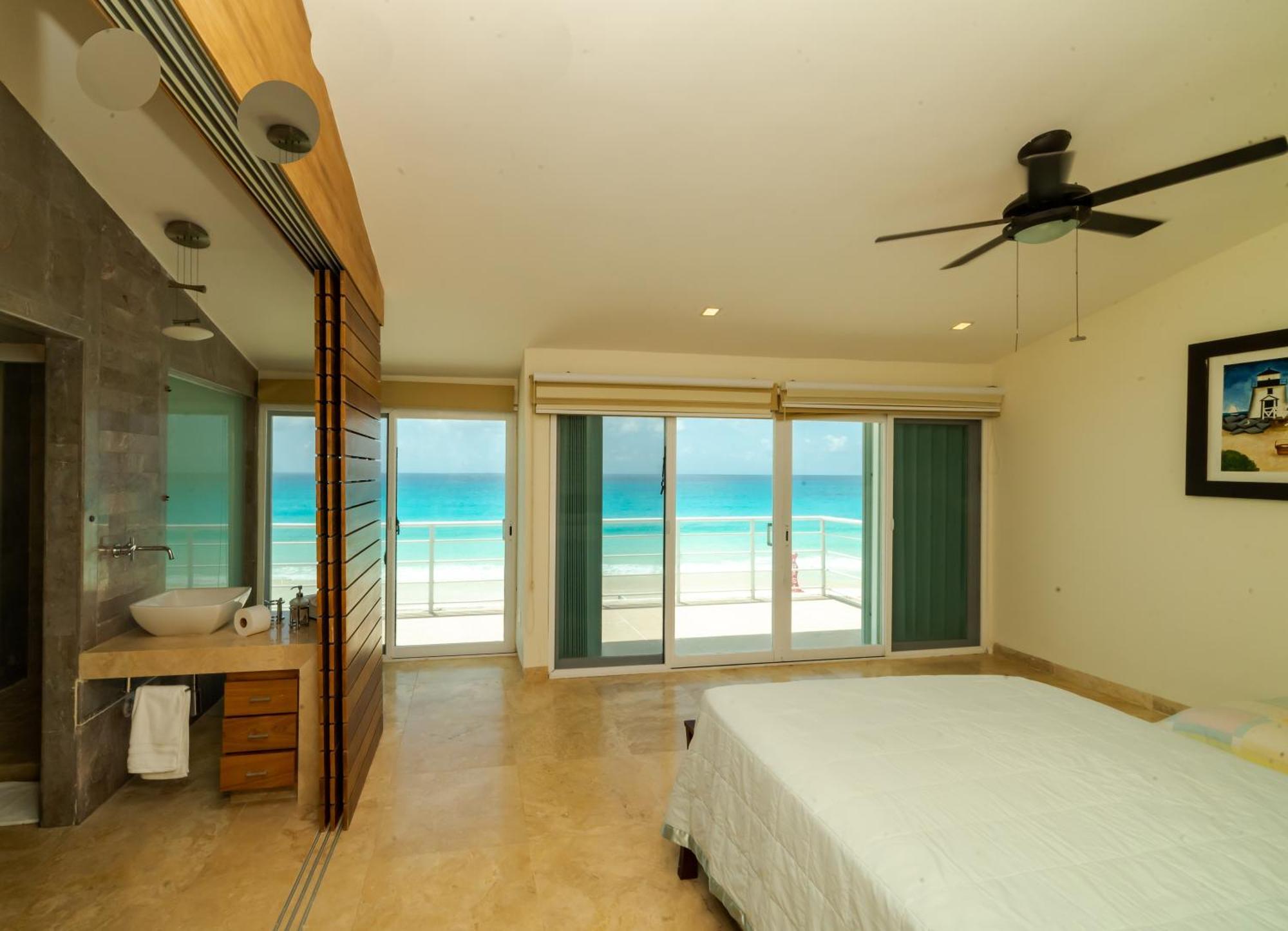 Brisas Shore - Heated Private Pool Apartment