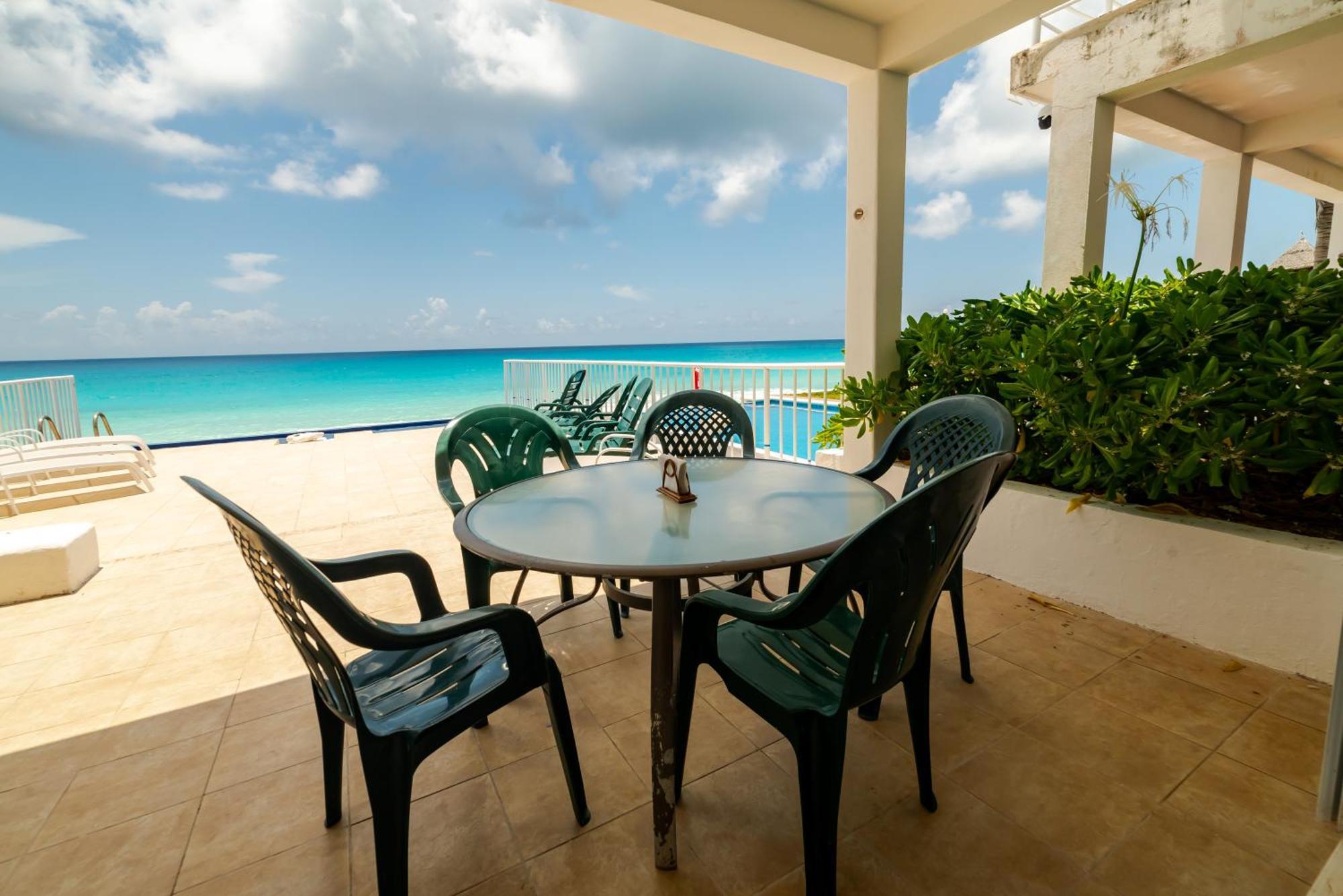 Brisas Shore - Heated Private Pool Apartment *