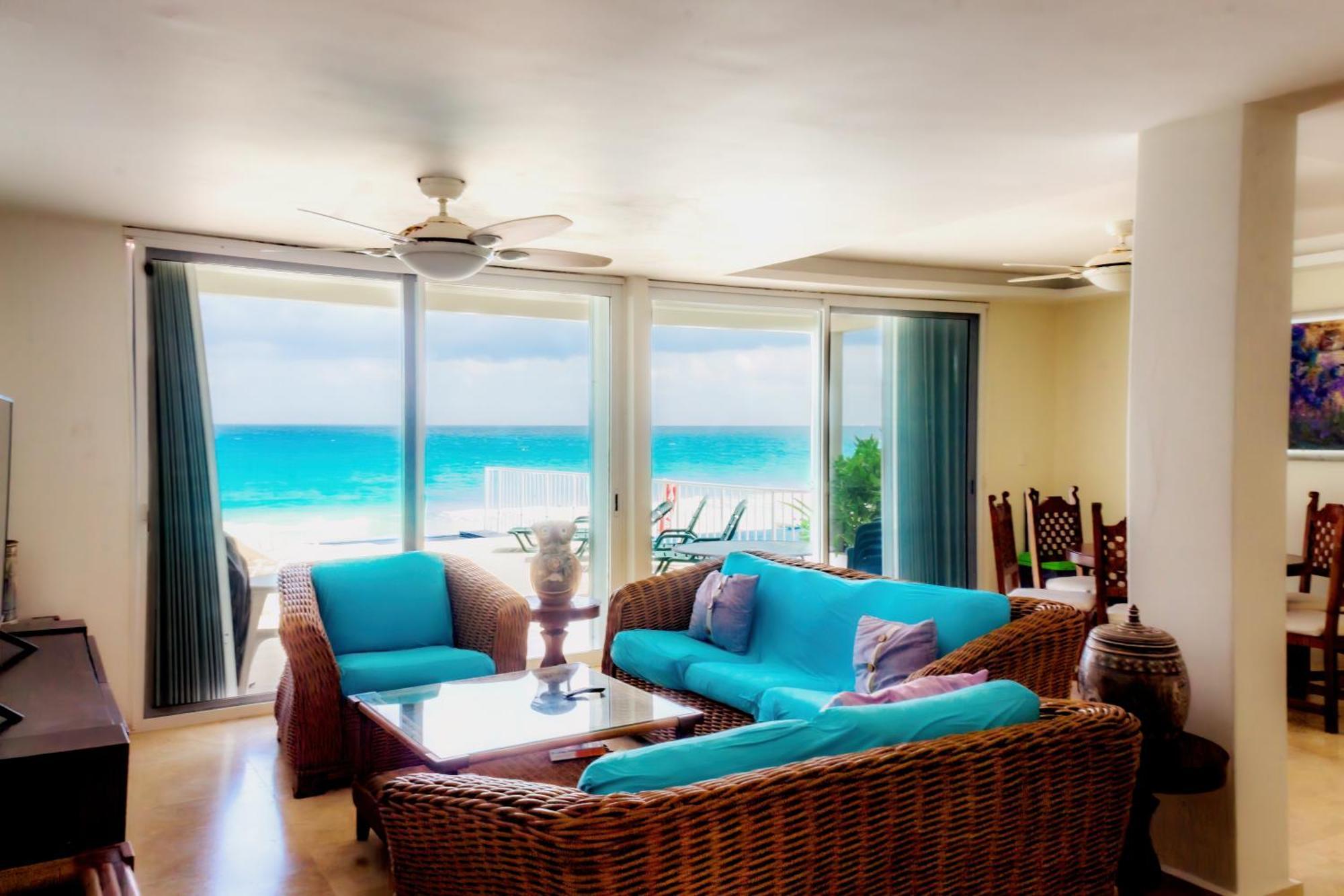 Brisas Shore - Heated Private Pool Apartment