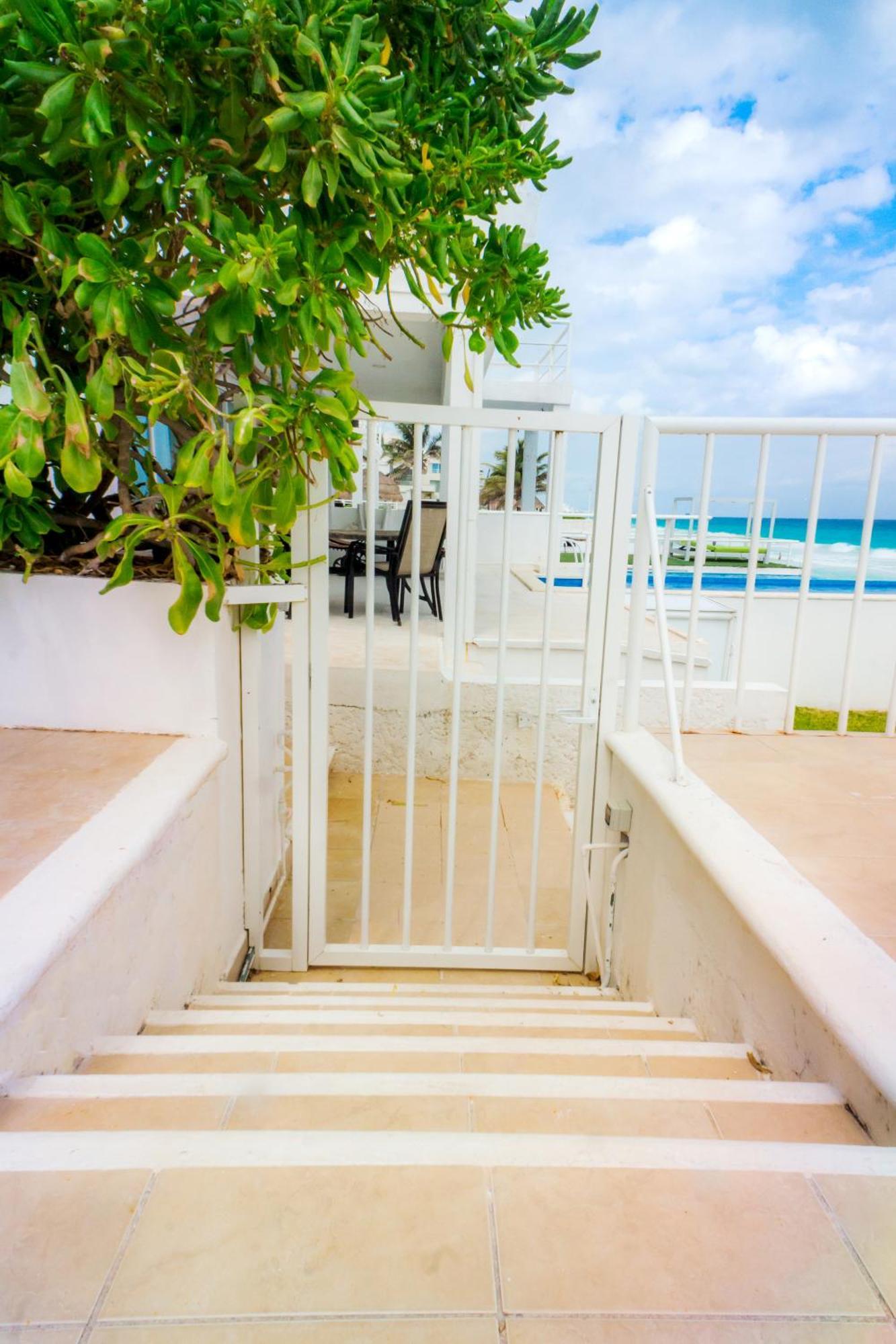 Brisas Shore - Heated Private Pool Apartment Cancun