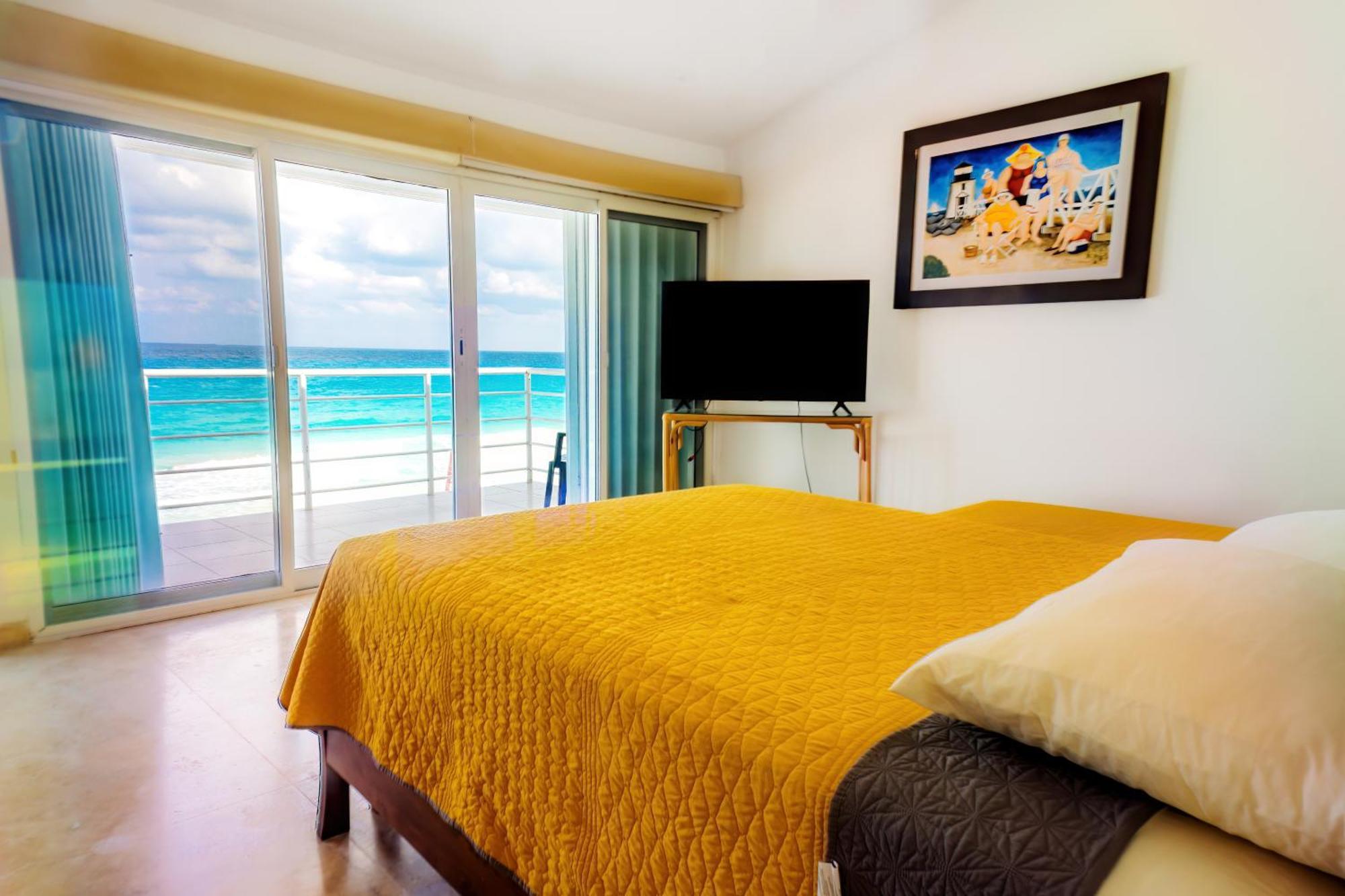 Brisas Shore - Heated Private Pool Apartment