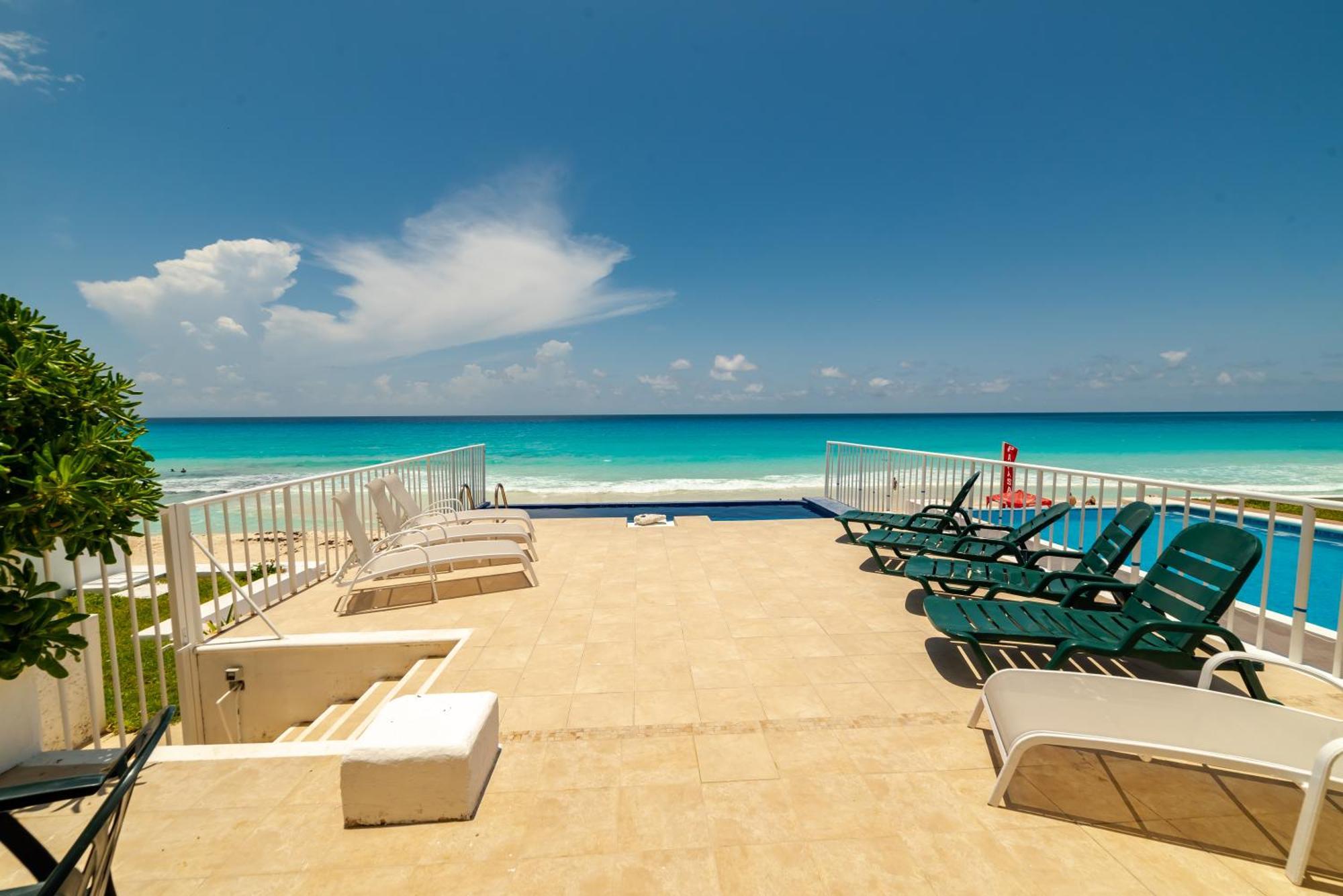 Brisas Shore - Heated Private Pool Apartment Cancun