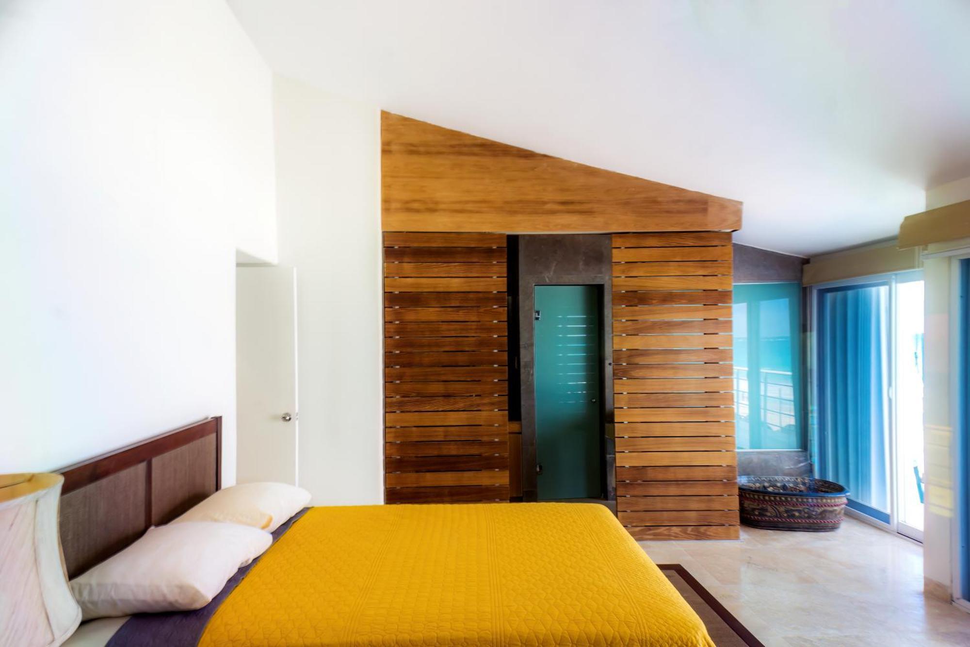 Brisas Shore - Heated Private Pool Apartment