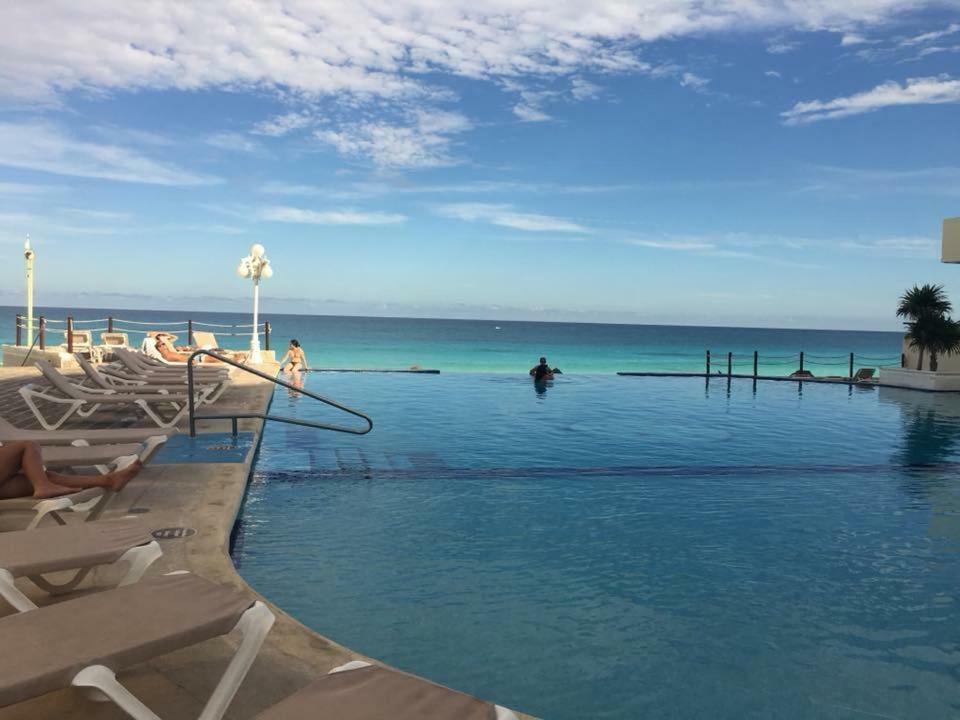 Ocean Front Suite, Balcony, Kitchen. Cancun