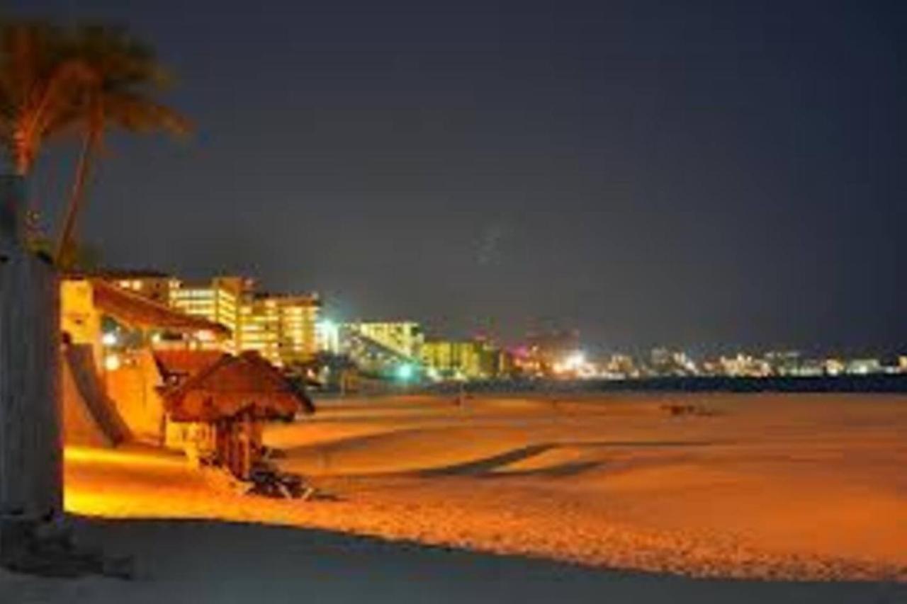 Ocean Front Suite, Balcony, Kitchen. * Cancun