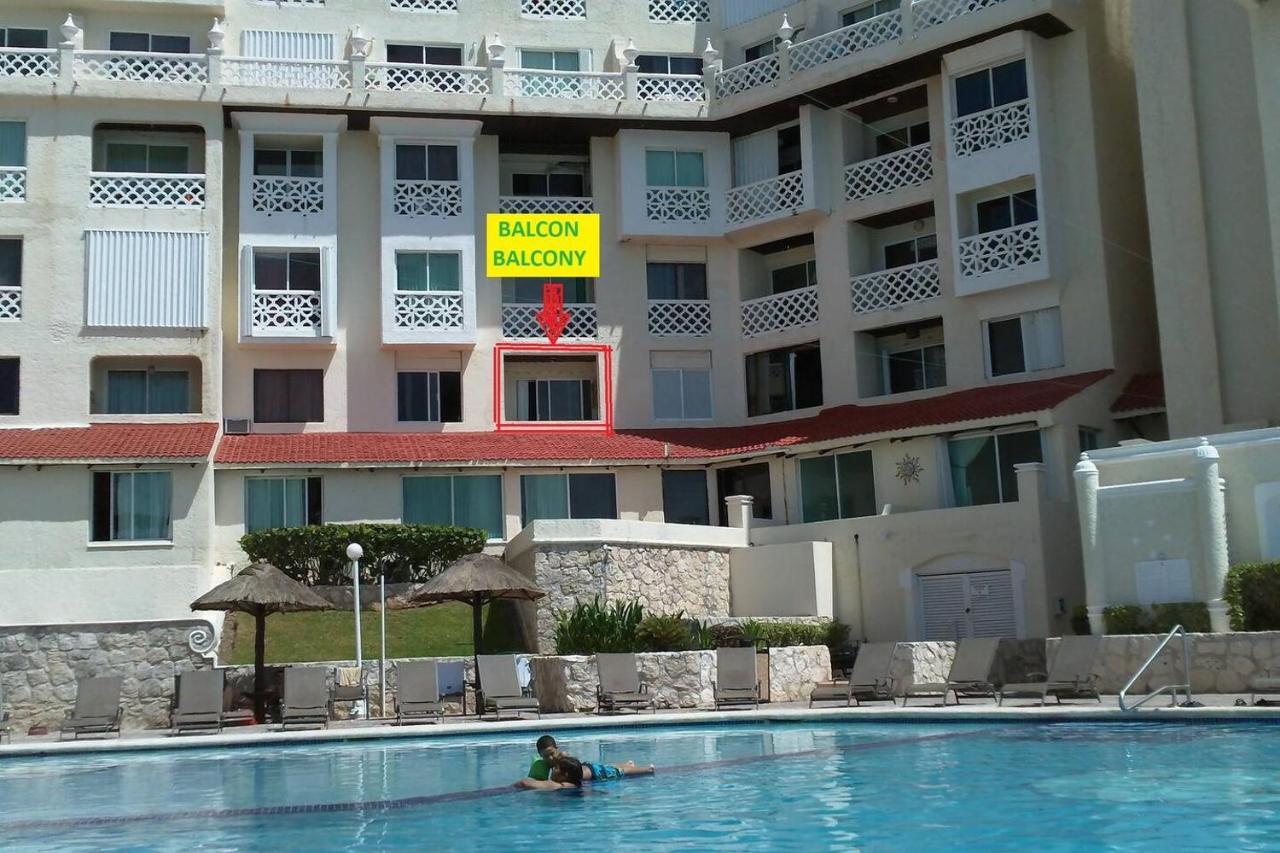 Ocean Front Suite, Balcony, Kitchen. * Cancun