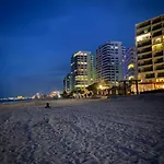 Studio Oceanfront Prime Location