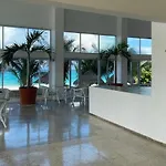 Studio Oceanfront Prime Location