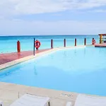 Luxury Ocean Front Apartment, 2 Bedroom Beach, Gym, Spa