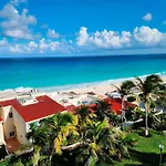 Beachfront Apartments Cancun