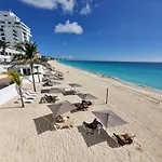 Ocean Front, Beautifull Beach, Studio 3C