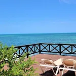 On The Beach - Seaside Sunrise Haven 3 Bedrooms Sea View
