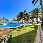 Bello Mar De Cancun, Beautiful 2Br 2Ba Condo Overlooking Beach Spectacular View!