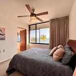 Bello Mar De Cancun, Beautiful 2Br 2Ba Condo Overlooking Beach Spectacular View!