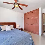 Bello Mar De Cancun, Beautiful 2Br 2Ba Condo Overlooking Beach Spectacular View!