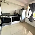 Spacious Two-Story Apartment In Hotel Zone Central Location, Just 5 Minutes From Nightlife And Tourist Hotspots