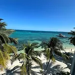 Beautiful Beachfront Apartment With Pool Relaxing Getaway