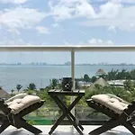 Ocean Beachfront 4 Bdr -Amazing Oceanview