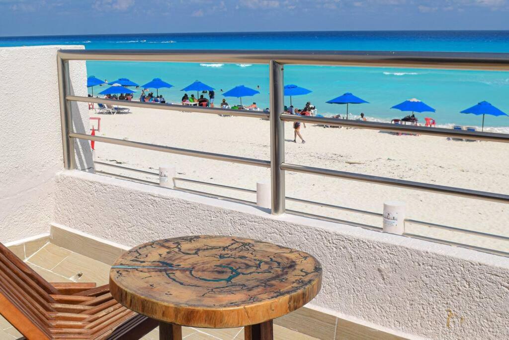 Apartment Ocean Front Marlin, Location In Zone #109 *
