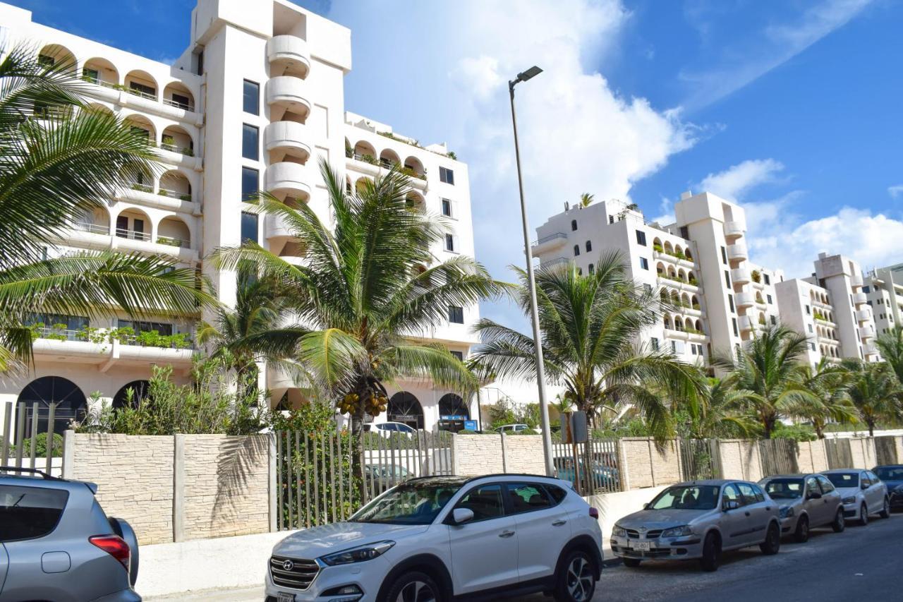 Ocean Front Marlin, Location In Zone #109 * Cancun