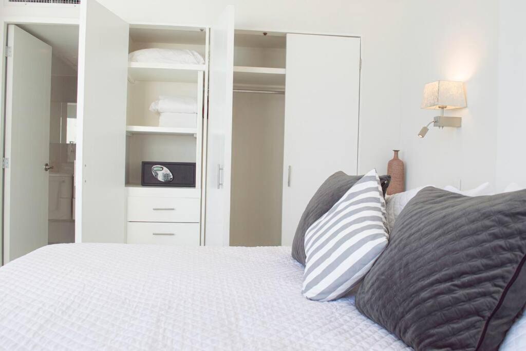 Luxury Ocean Front Apartment, 2 Bedroom Beach, Gym, Apartamento