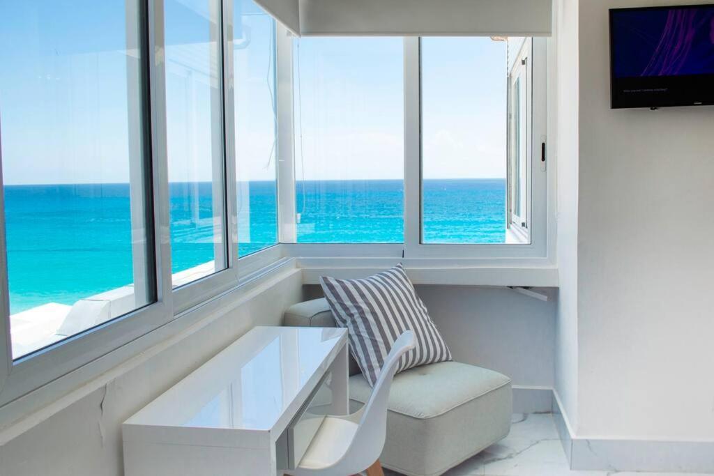 Luxury Ocean Front Apartment, 2 Bedroom Beach, Gym, Apartamento *