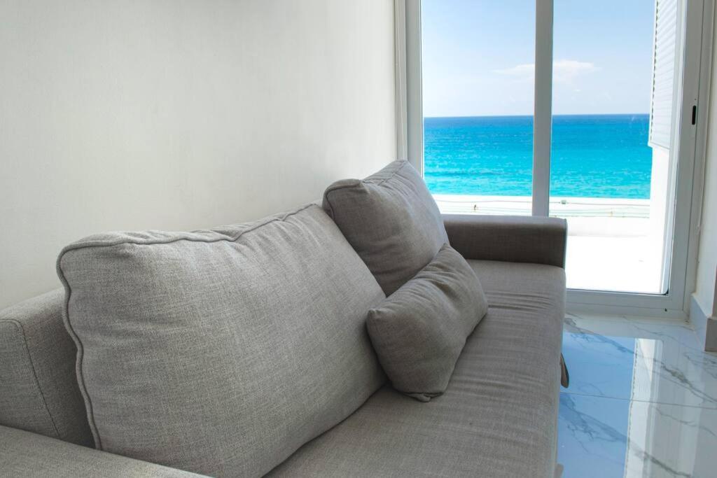 Luxury Ocean Front Apartment, 2 Bedroom Beach, Gym, * Cancún