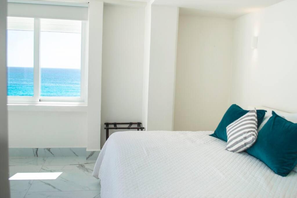 Luxury Ocean Front Apartment, 2 Bedroom Beach, Gym,