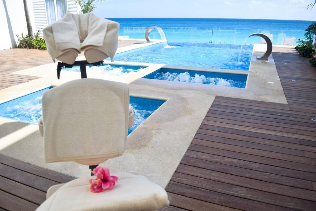 Luxury Ocean Front Apartment, 2 Bedroom Beach, Gym, Apartamento *